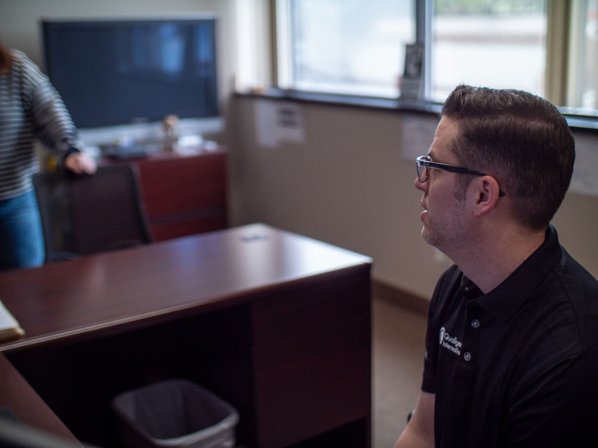 A Qualigence recruiter holding the bar on a live volume search